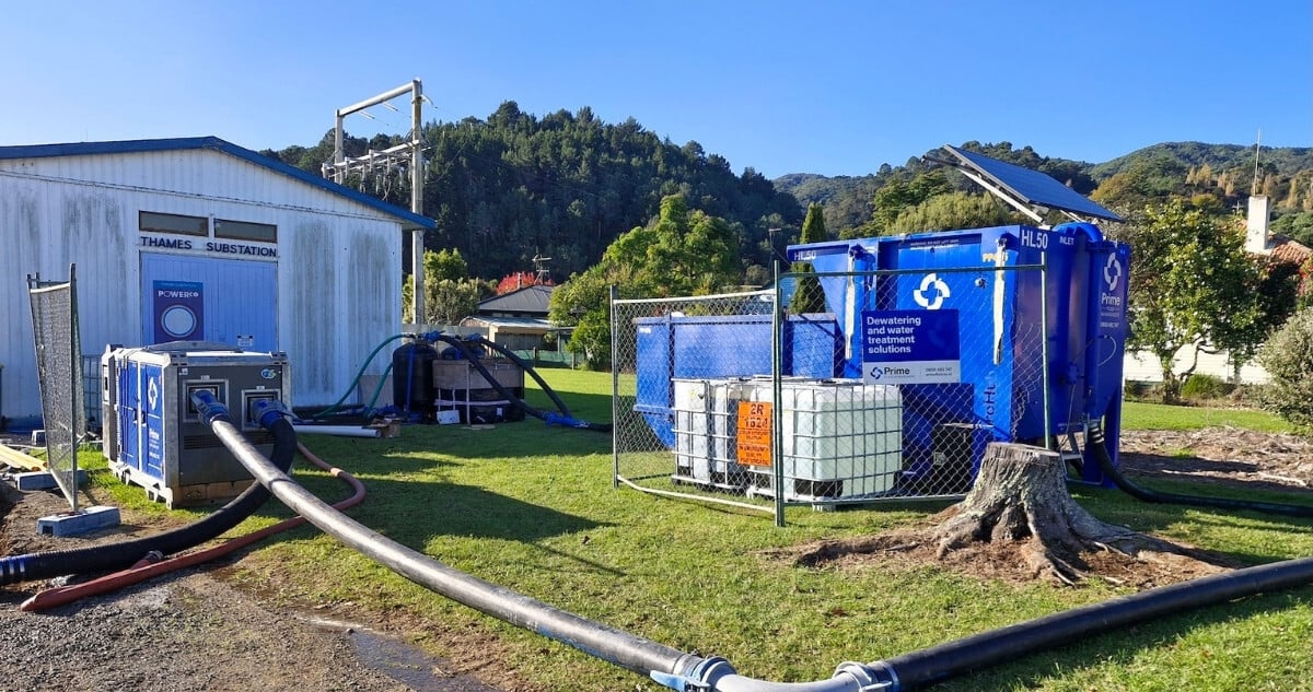 Dewatering and water treatment setup in Thames