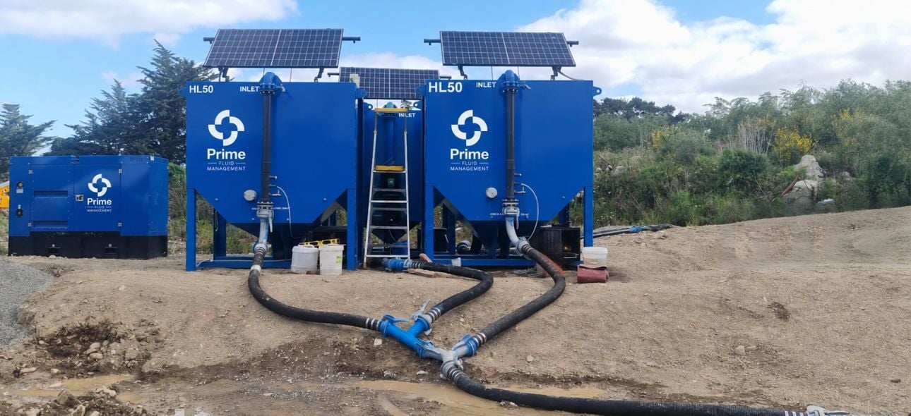 Two Prime HL50 lamella clarifiers with solar panels treating water on a construction site